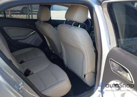 2018 Mercedes-Benz Gla 250 z USA, uszkodzony, nr VIN WDCTG4EB4JJ398359